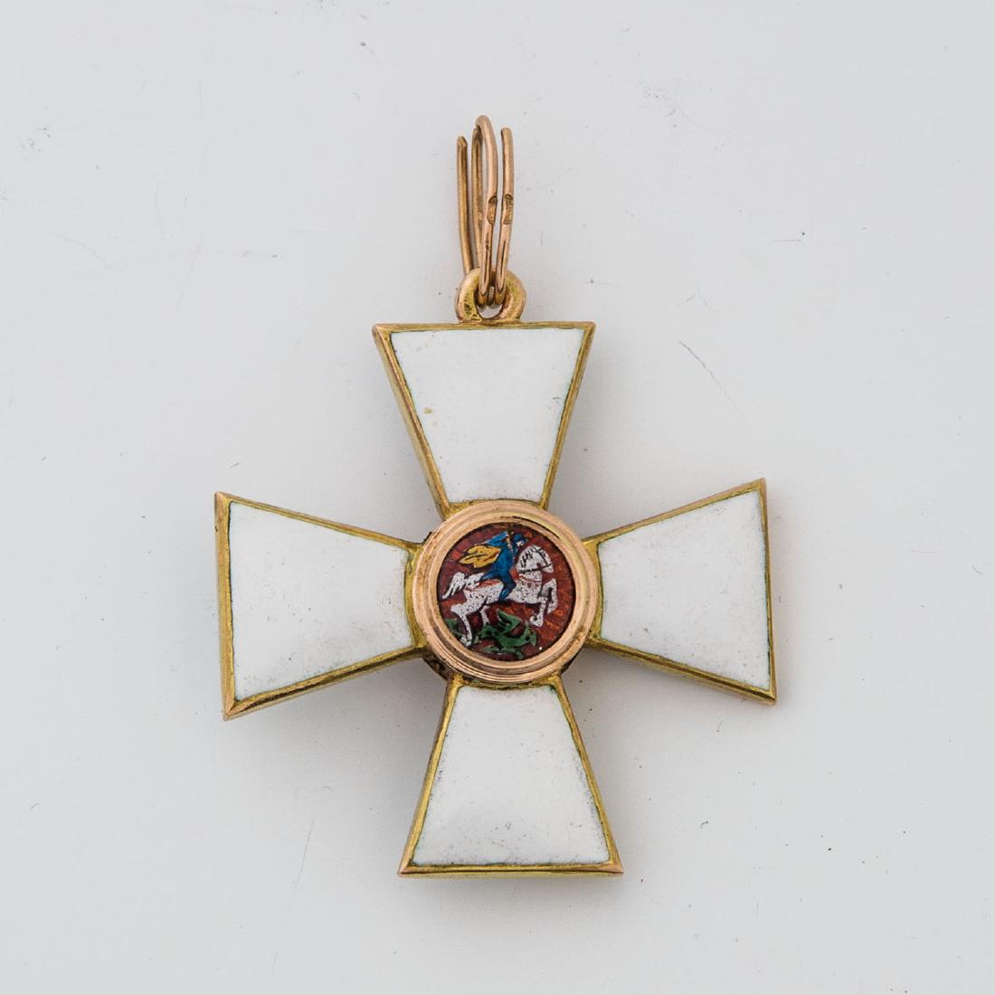 Orden des Heiligen Georgs: Orden des Heiligen Georgs Russland, 1908-1917 4. Klasse. Gold. Zentrale goldgerahmte Medaillon mit rotem Transluzidemail: Heiliger Georg auf einem weiß Pferd, wie er den Drachen tötet. Rückseitig N