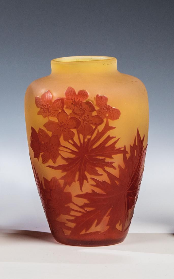 Kleine Vase mit Blüten (1 of 1)