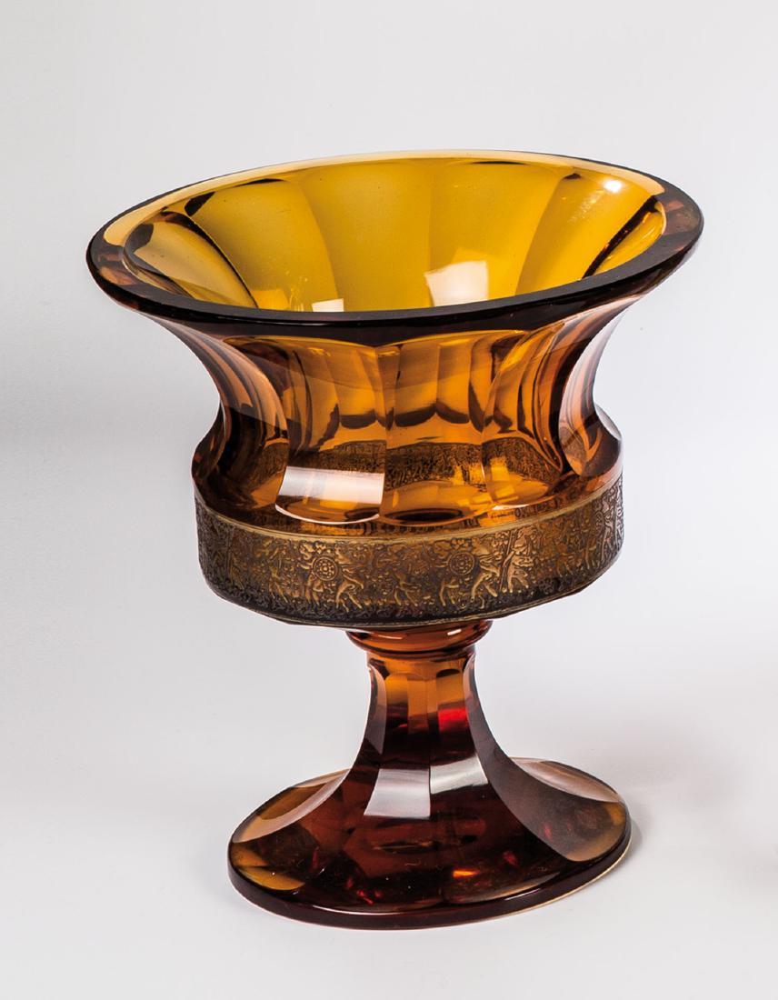 Fußvase mit Amazonen (1 of 1)