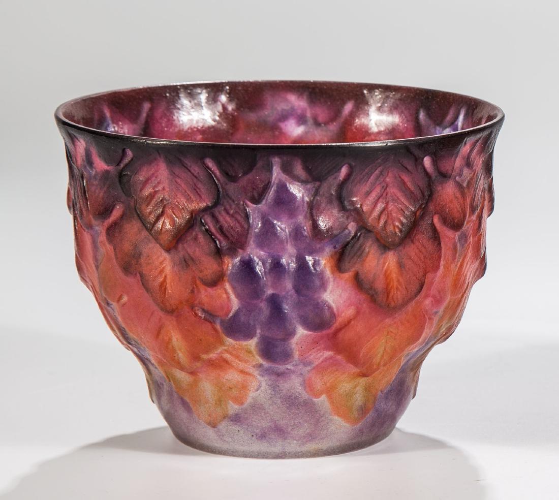 Kleine Vase mit Weintrauben Kleine Vase mit Weintrauben