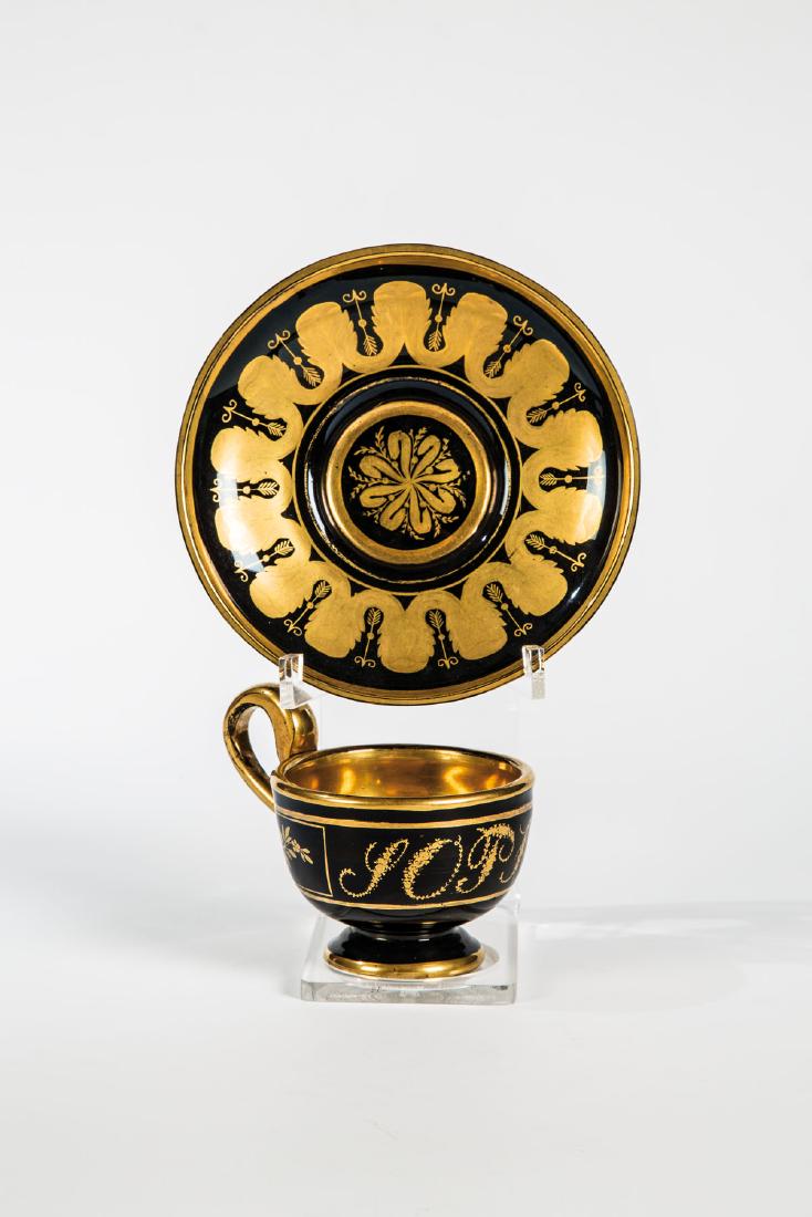 Tasse und Untertasse aus Hyalithglas (1 of 1)