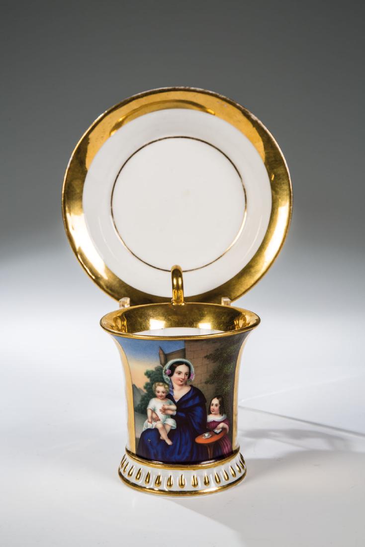 Tasse und Untertasse mit Porträts (1 of 1)