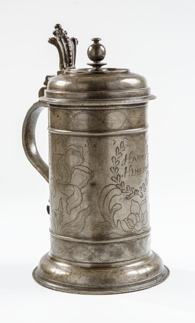 Zinnkrug mit barocken Blumen (1 of 1)