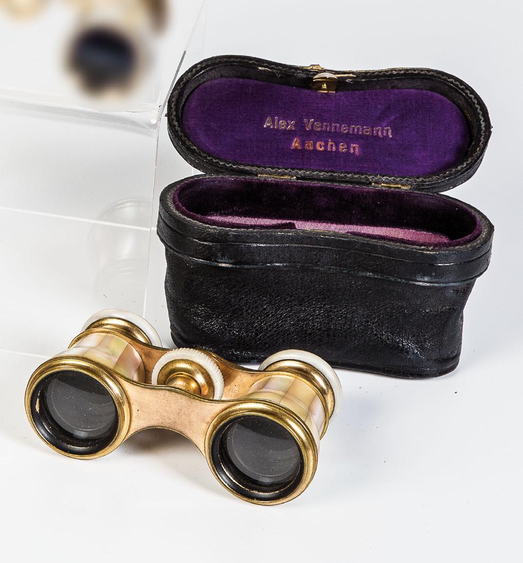 Opernglas im Originaletui (1 of 1)