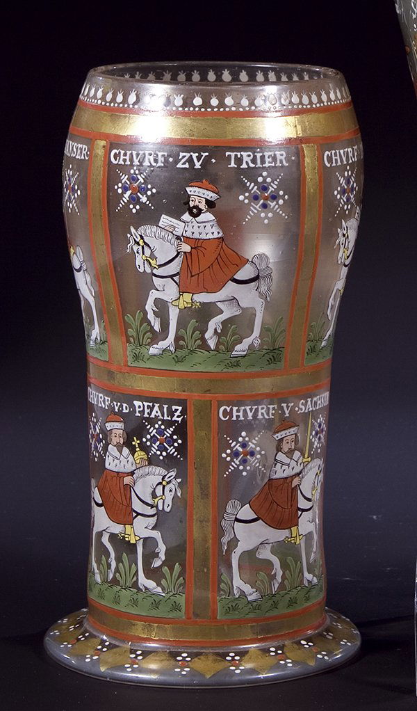 Humpen Heckert Petersdorf Glass Beaker Historism: Fritz Heckert, Petersdorf, Ende 19. Jh.. Graustichiges, blasiges Glas mit Abriß. Abgesetzter Standring mit Quadratfries in Goldmalerei. Die im oberen Bereich geweitete Wandung dekoriert mit zwei übe