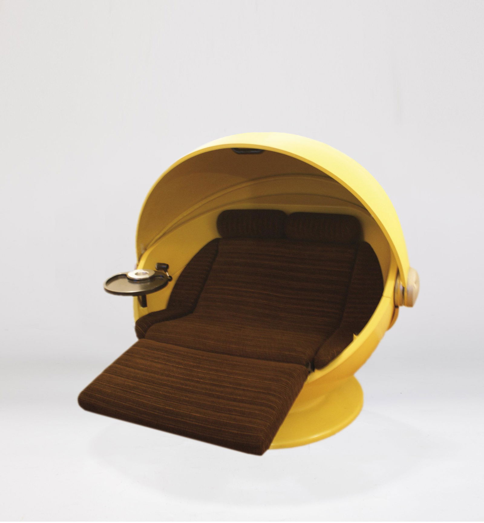 Sunball: Sunball Design 1968 von Ferdinand Ris und Herbert Selldorf, Hersteller Rosenthal Fiberglas. H. 160 x D. 160 cm. Alters- und Gebrauchsspuren.