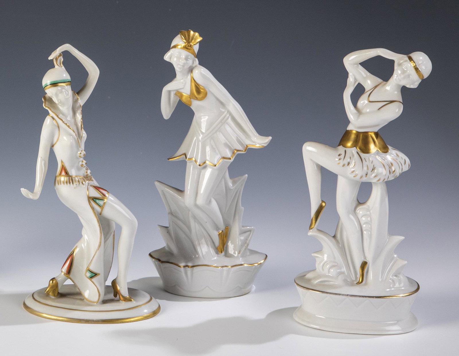 Drei TÃ¤nzerinnen: Drei TÃ¤nzerinnen u.a. Porzellanfabrik GÃ¼nthersfeld, ThÃ¼ringen, 1930er Jahre Goldstaffage und bunte Aufglasurbemalung. UnterglasurgrÃ¼ne Manufakturmarke. Diverse Pressziffern. Eine TÃ¤nzer