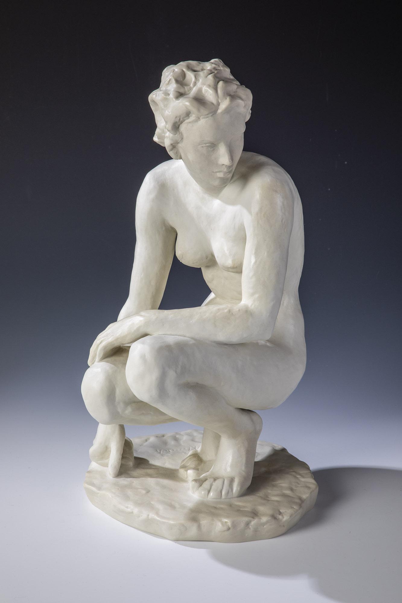 Hockende: Hockende Fritz Klimsch (Entwurf), Rosenthal (AusfÃ¼hrung), 1936 Kopf nach links gewendet, rechte Hand auf den Sockel gestÃ¼tzt. Biskuitporzellan. Auf dem Sockel bez.: F. Klimsch (geritzt). Sockelu