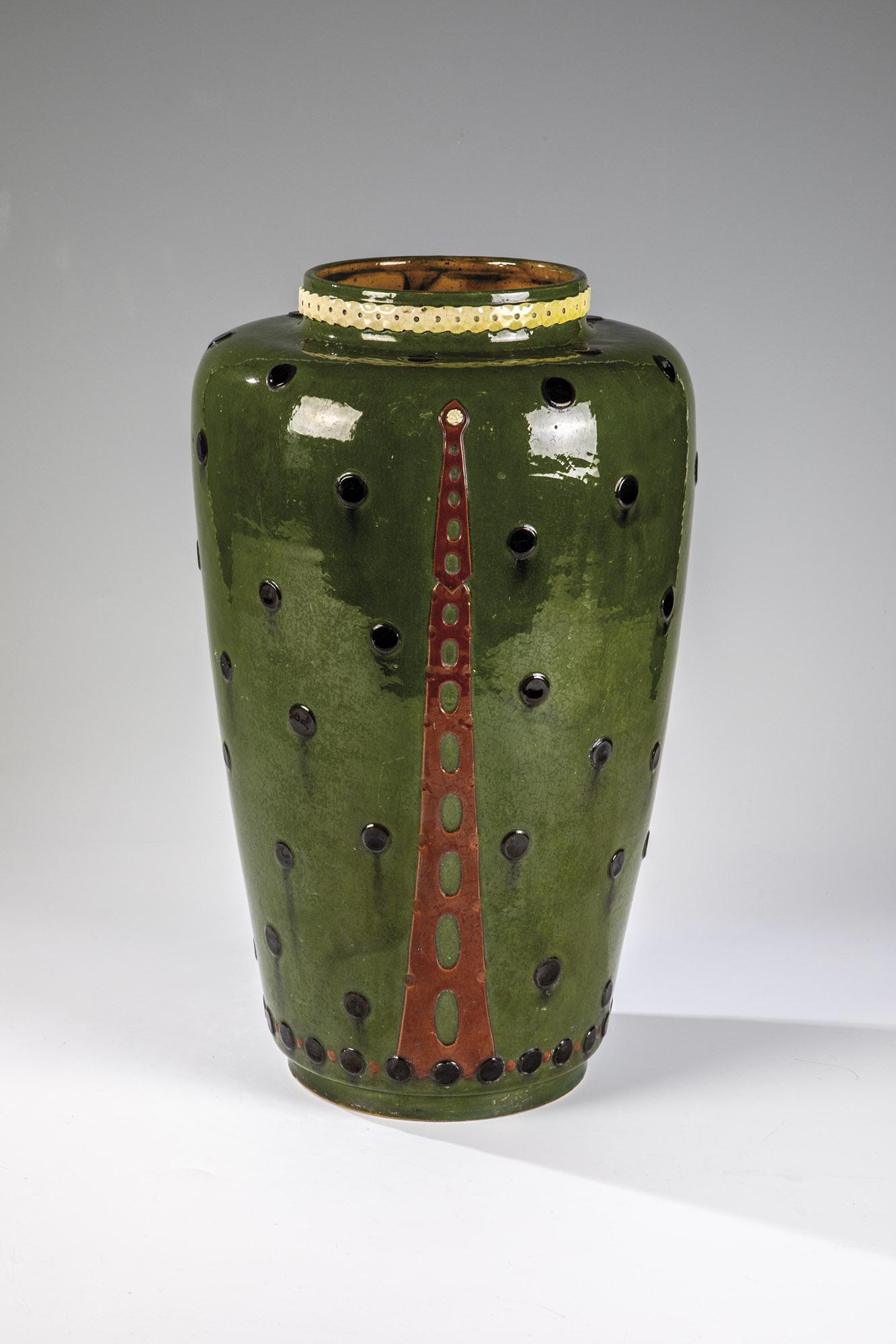 Balustervase: Balustervase Paul Haustein (Entwurf), KÃ¼nstlerkolonie Darmstadt, Leonhard Bauer (AusfÃ¼hrung), Lauterbach/Oberhessen, um 1903 - 1905 Irdenware, hellbrauner Scherben. In Flachrelief aufgemodelte g