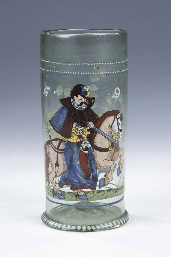 Humpen Bohemian Glass Beaker Antique Vintage Old: Boehmen, 1599 Gruenliches Glas mit hochgestochenem Boden und Abriss. Mit weisser Emailstrichreihe verzierter Standring. Auf der zylindrischen Wandung in bunten Emailfarben fein gemalter Reiter in Zeit