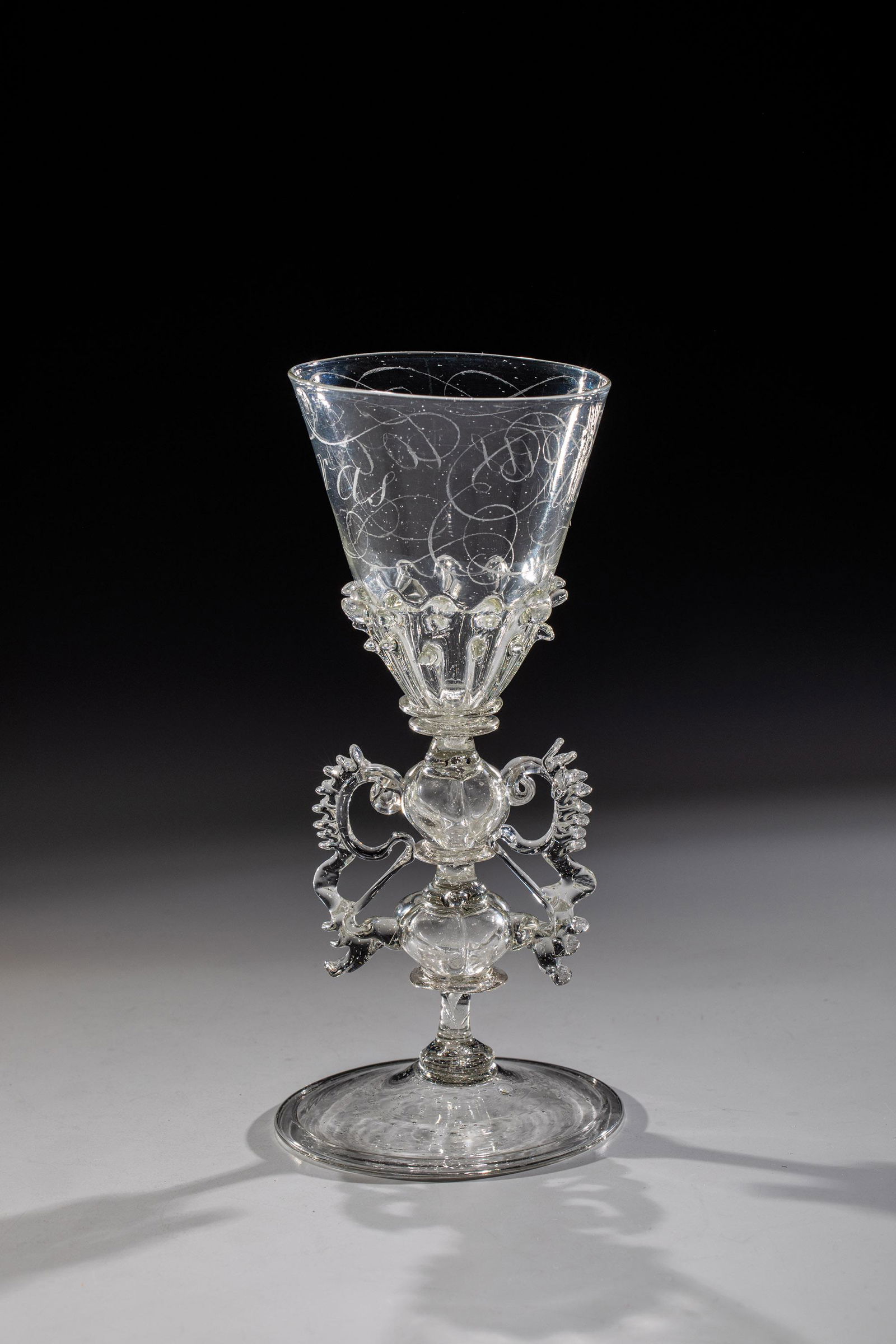 Flügelglas mit memento-mori-Kalligraphie (1 of 1)