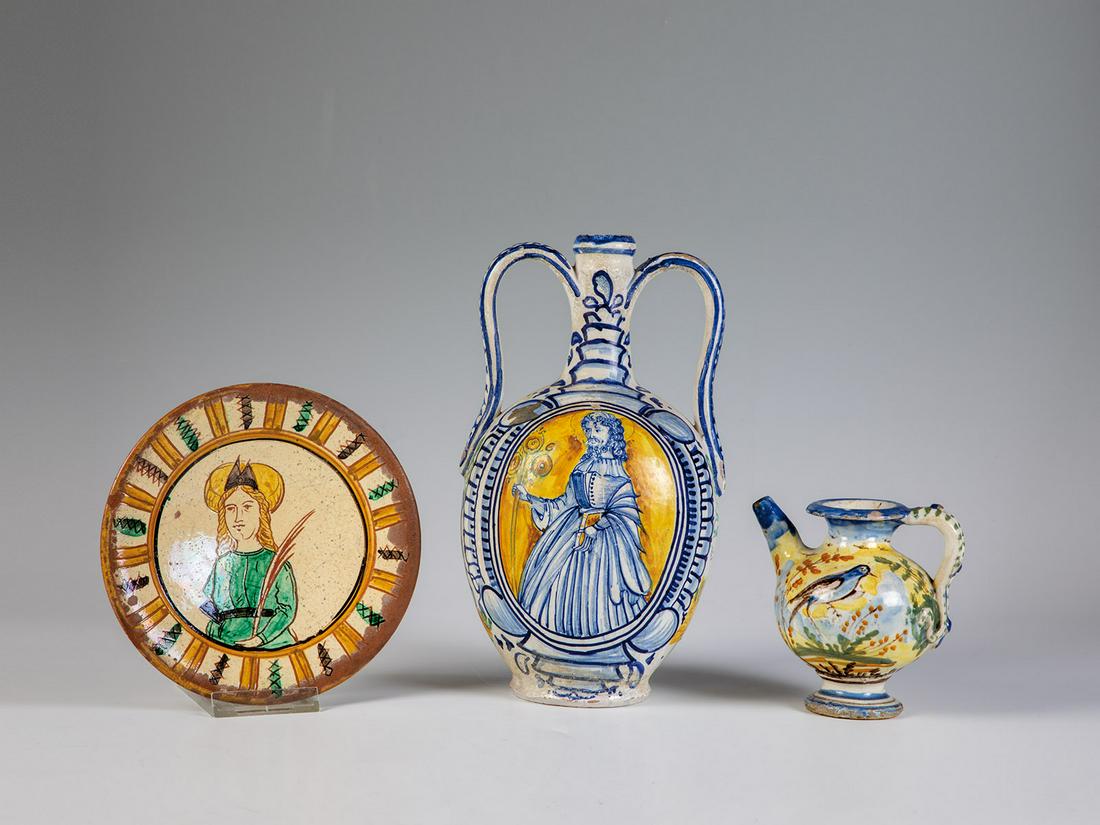 Henkelvase, Sirupkanne und kleiner Teller (1 of 1)