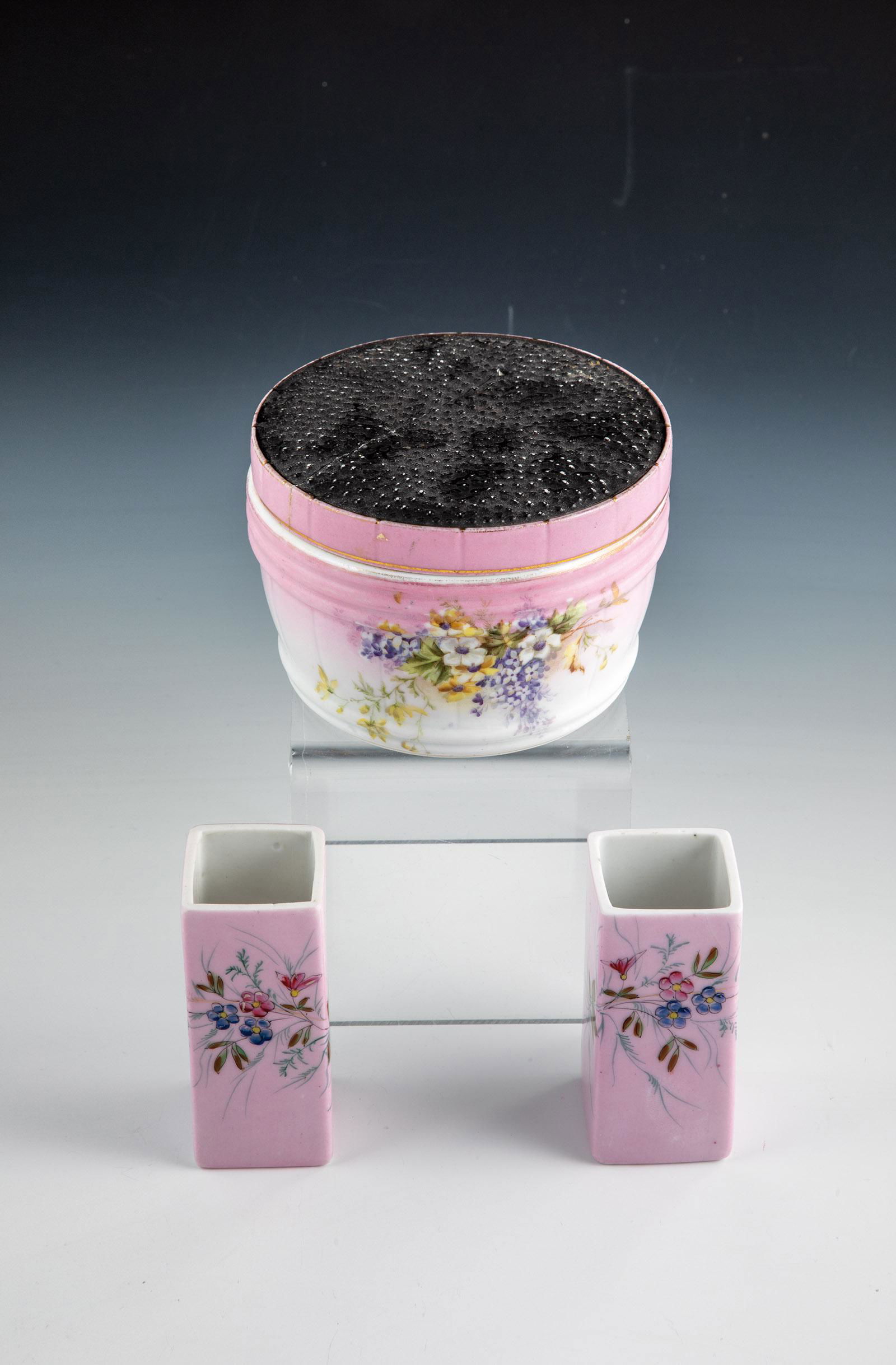 Deckeldose und zwei Väschen (1 of 1)