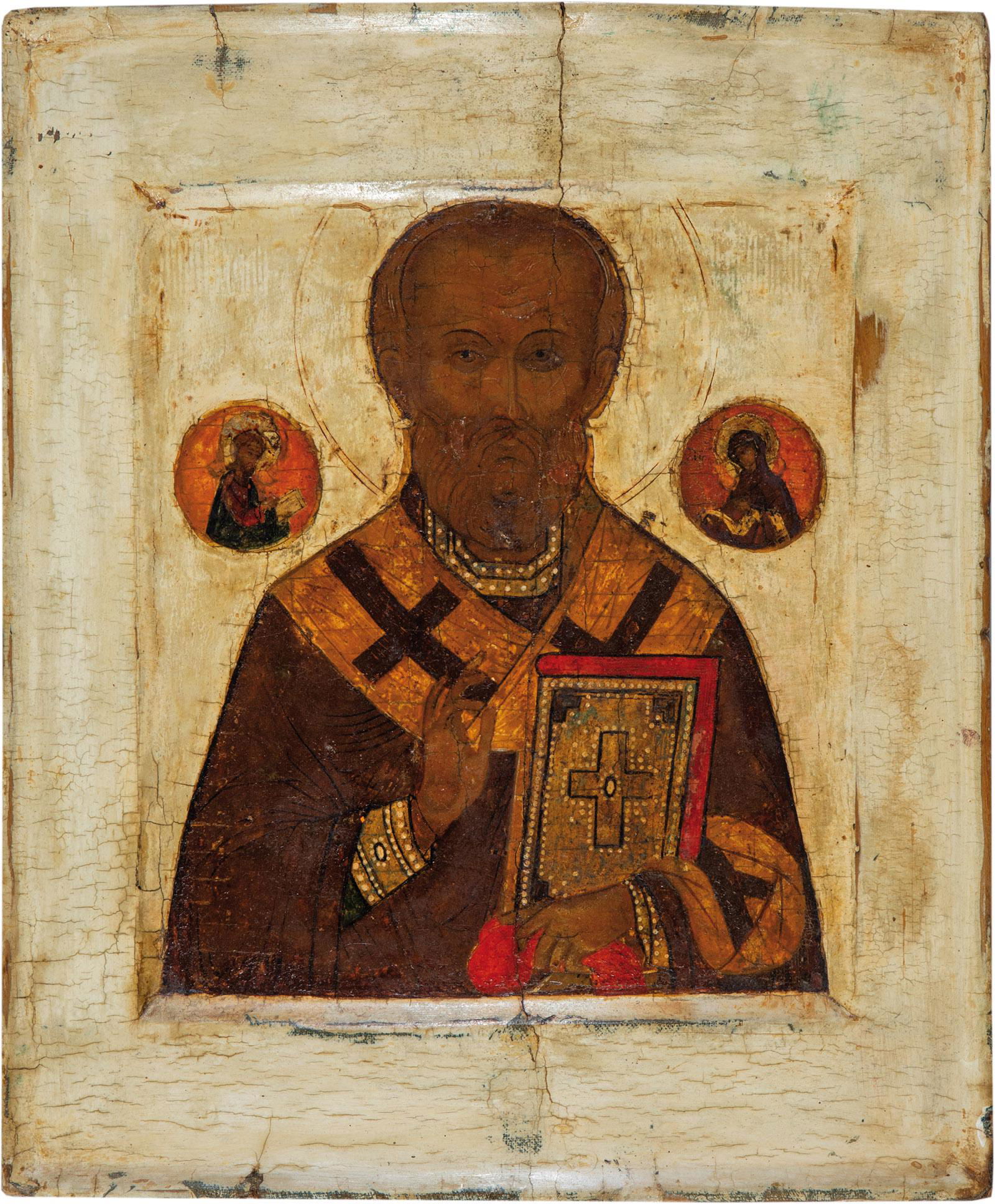Heiliger Nikolaus von Myra: St. Nicholas of Myra. Russia, 17th century with overpaintings. Tempera on gesso on wood panel with double kovcheg. Vertical crack restored. 31.5 x 26 cm.