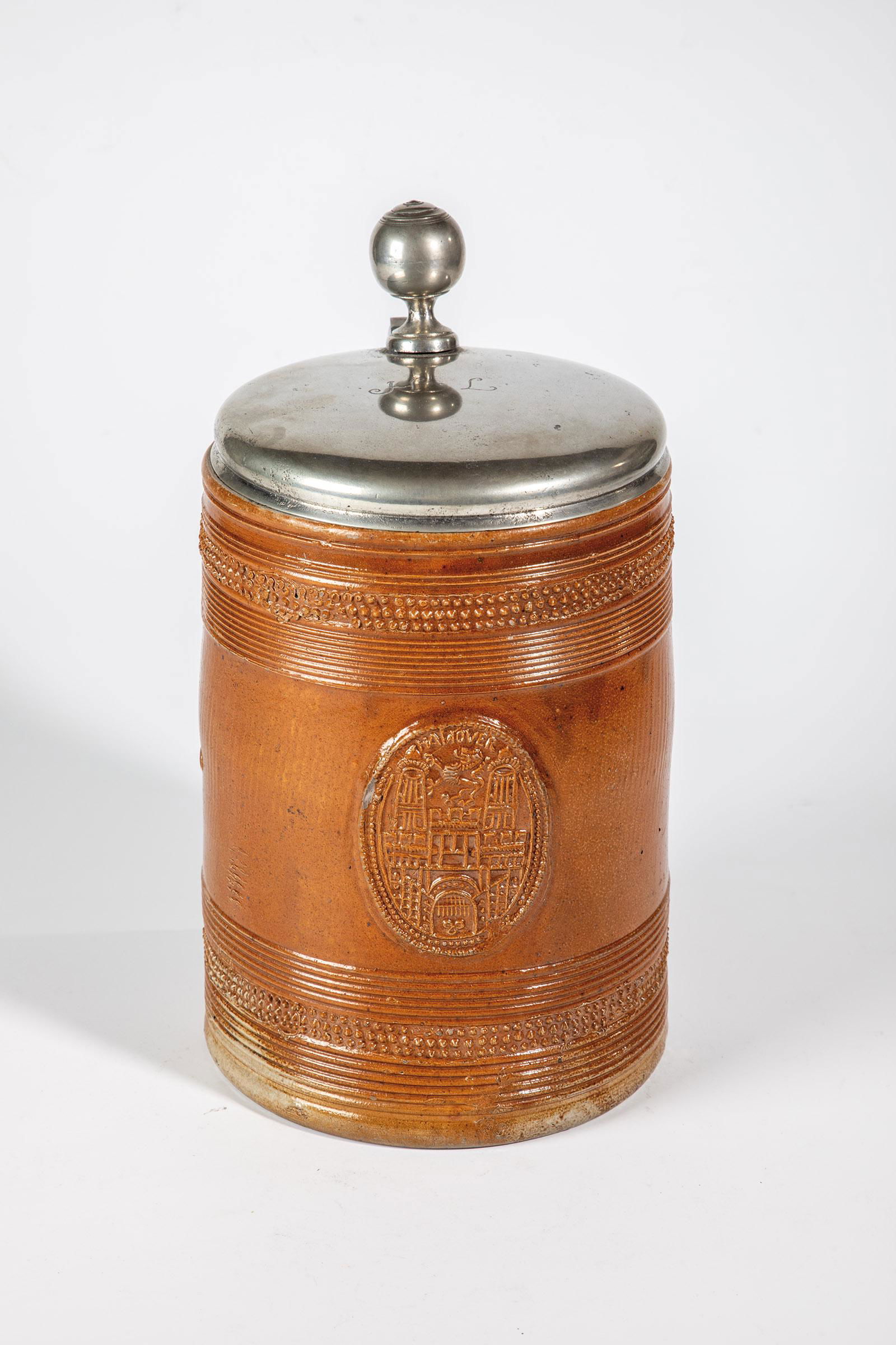 Großer Walzenkrug mit dem Wappen von Hannover (1 of 1)