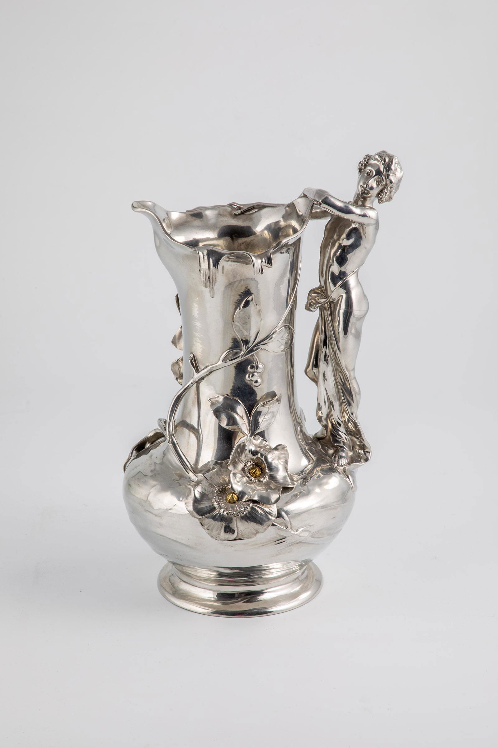 Große, figürliche Blumenvase (1 of 1)