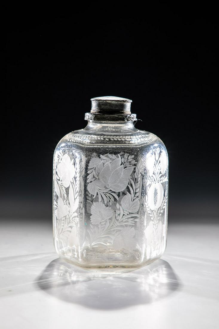 Sechskantflasche mit Floraldekor (1 of 1)