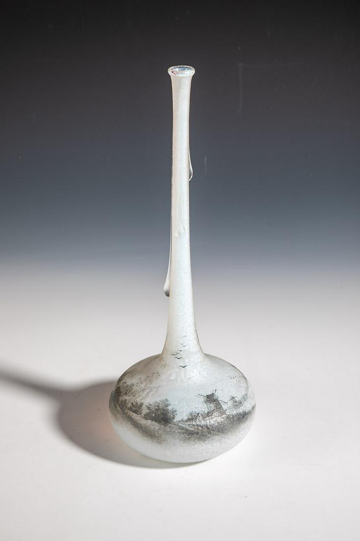 Langhalsvase mit holländischer Landschaft (1 of 1)