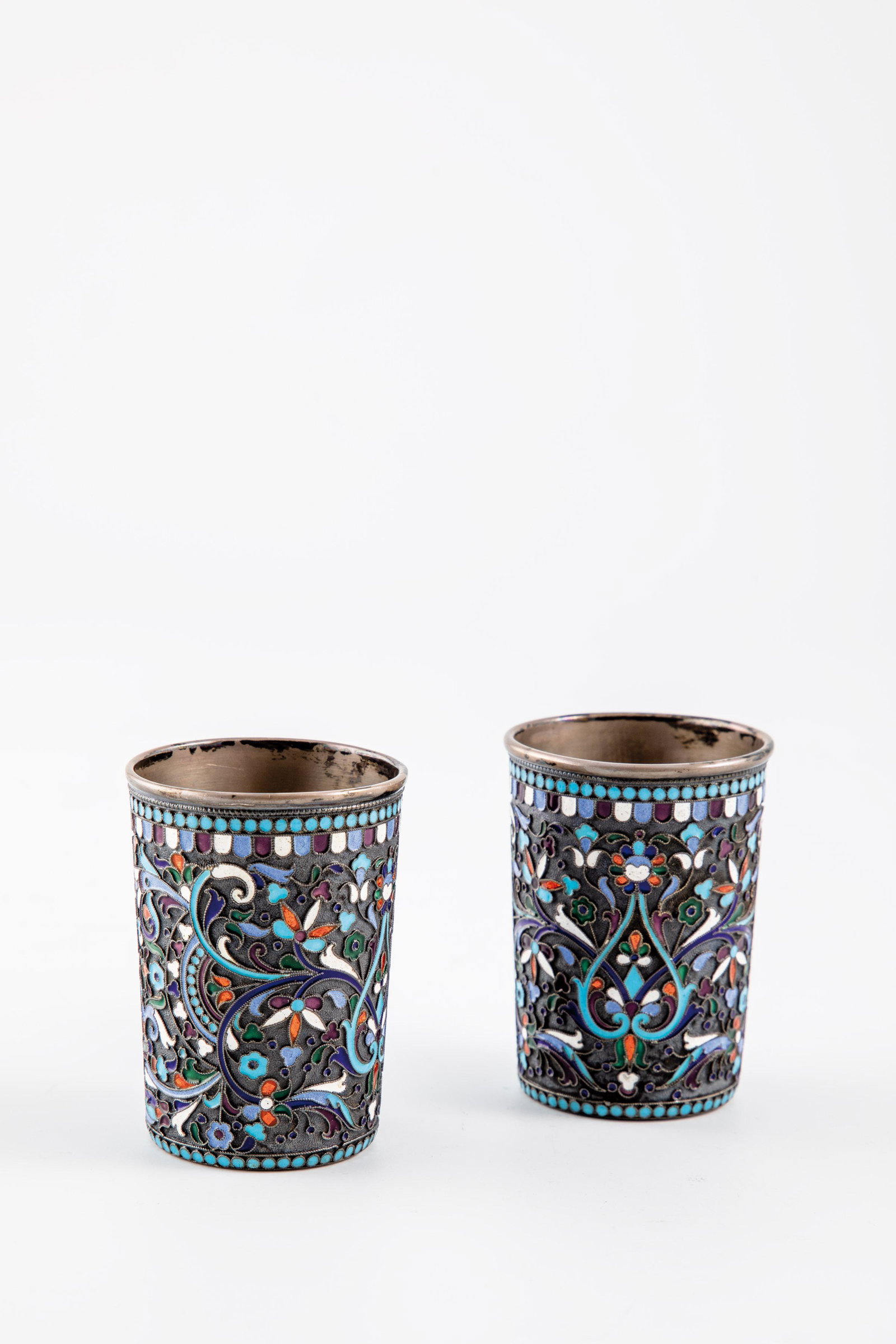 Zwei CloisonnÃ©-Email Wodkabecher (1 of 1)