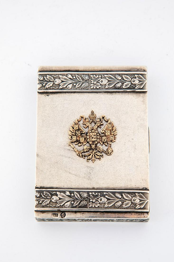 Massives Zigarettenetui mit Goldapplikation (1 of 1)