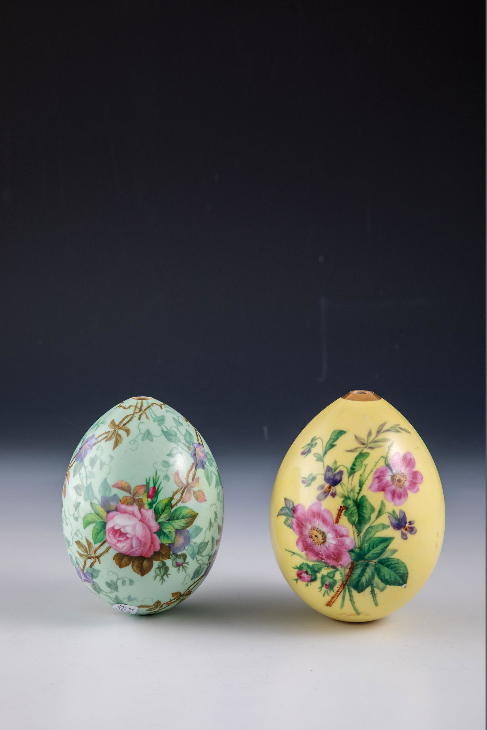 Zwei groÃŸe Ostereier mit floralem Dekor (1 of 1)