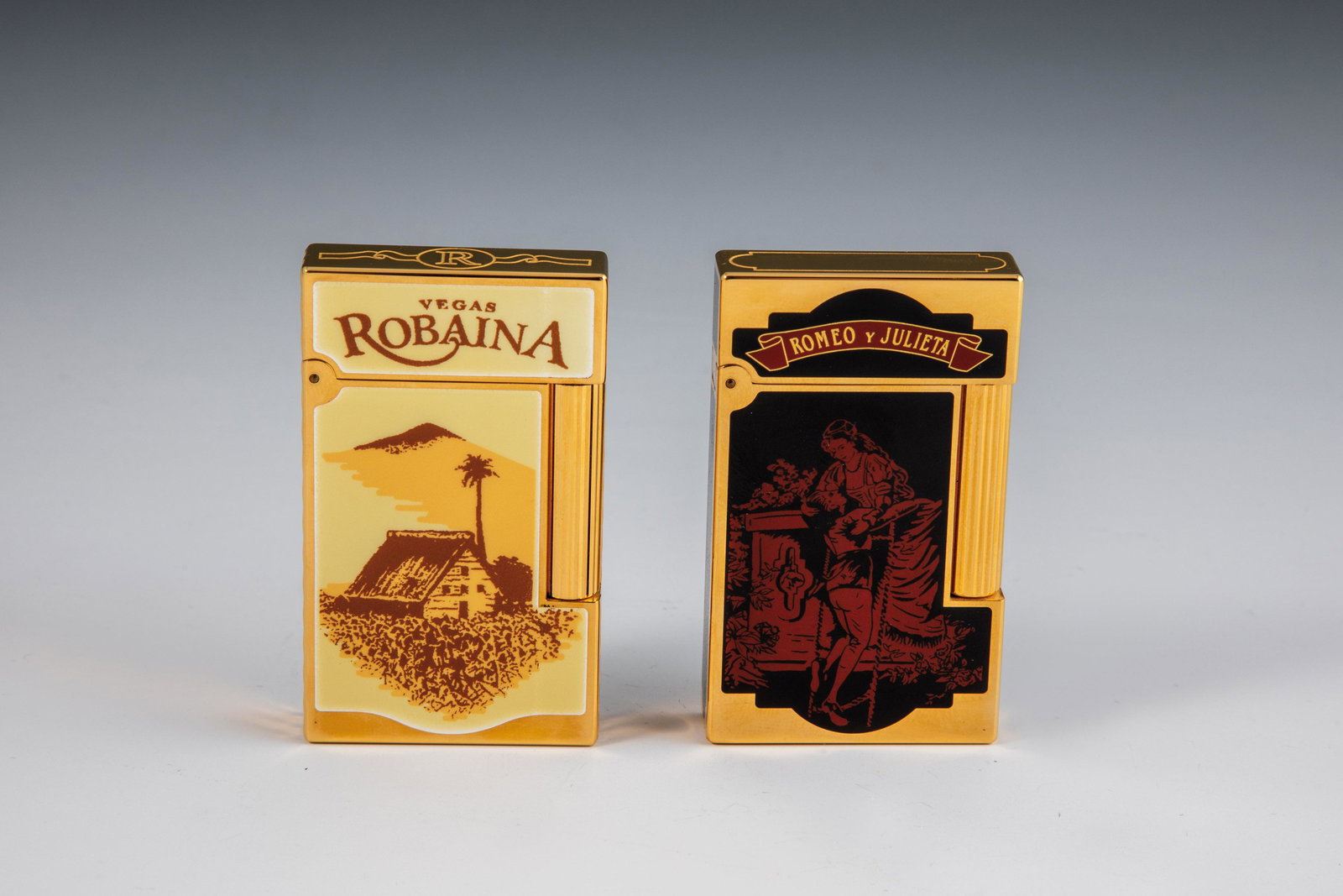 Zwei S.T. Dupont Vegas Robaina und Romeo y Julieta (1 of 1)