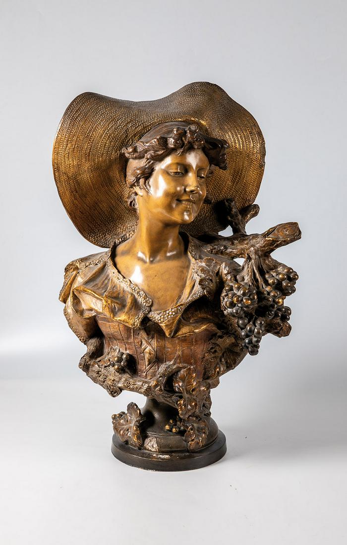 ''Winzerin'' (Herbst): ''Winzerin'' (Herbst) Ezio Ceccarelli (Entwurf), Friedrich Goldscheider, Wien, um 1898 BÃ¼ste einer jungen lachenden Dame mit groÃŸem Strohhut und Weintrauben auf profiliertem Rundsockel. Terrakot