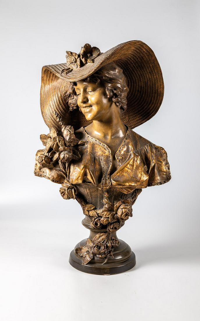 DamenbÃ¼ste ''FrÃ¼hling'': DamenbÃ¼ste ''FrÃ¼hling'' Ezio Ceccarelli (Entwurf), Friedrich Goldscheider, Wien, um 1898/99 Junge lachende Dame mit groÃŸem Strohhut und Blumenschmuck auf profiliertem Rundsockel. Terrakotta,