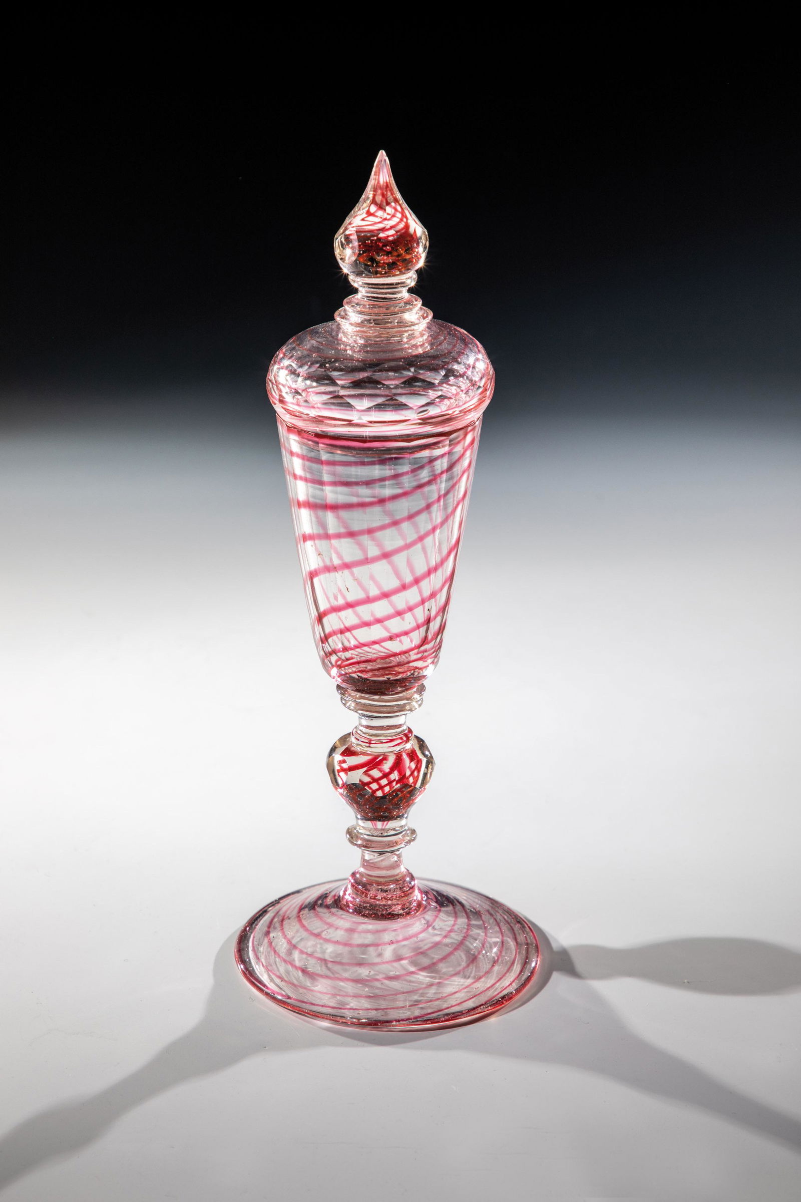 Deckelpokal mit GoldrubinfÃ¤den (1 of 1)