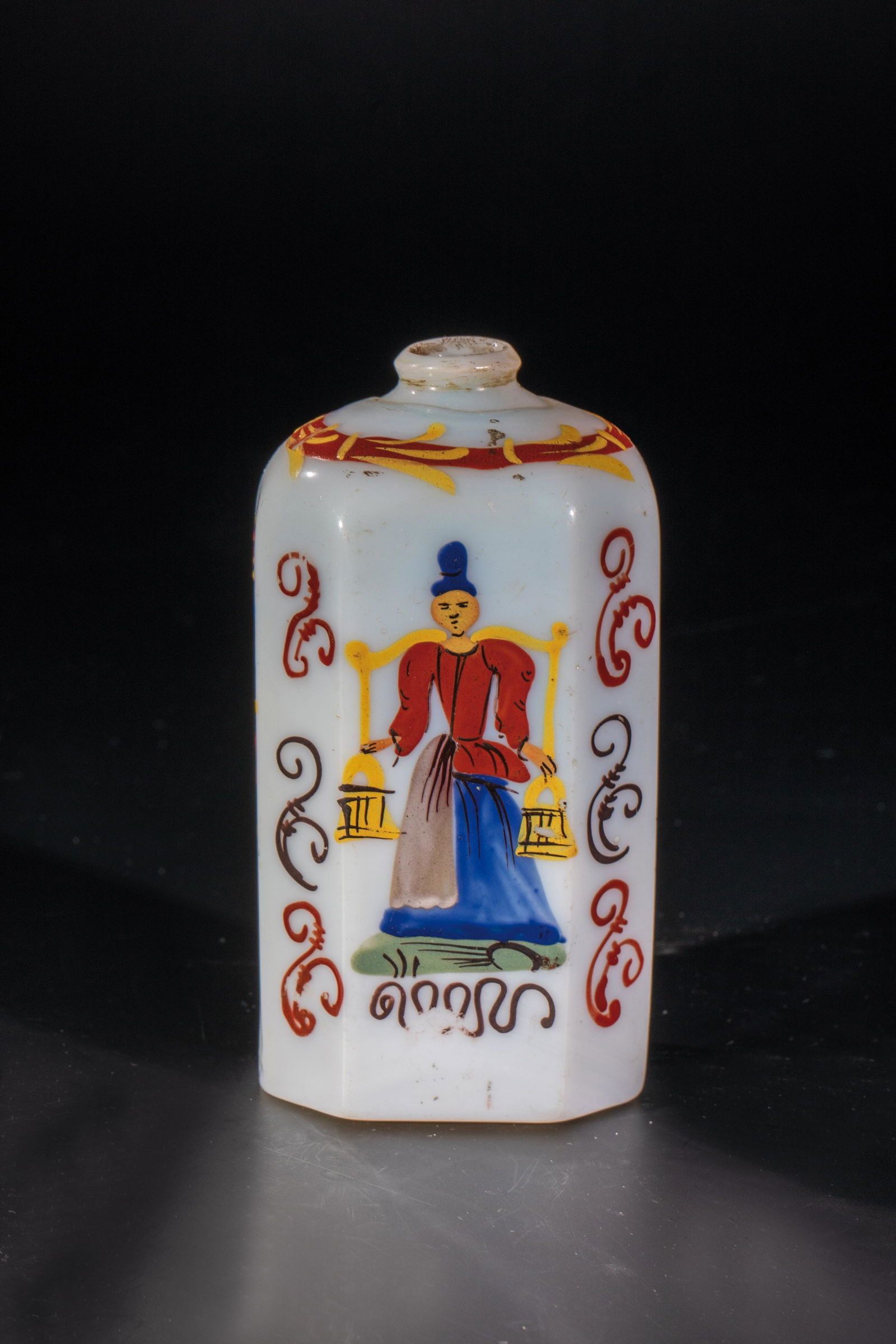 Schnapsflasche aus Milchglas (1 of 1)