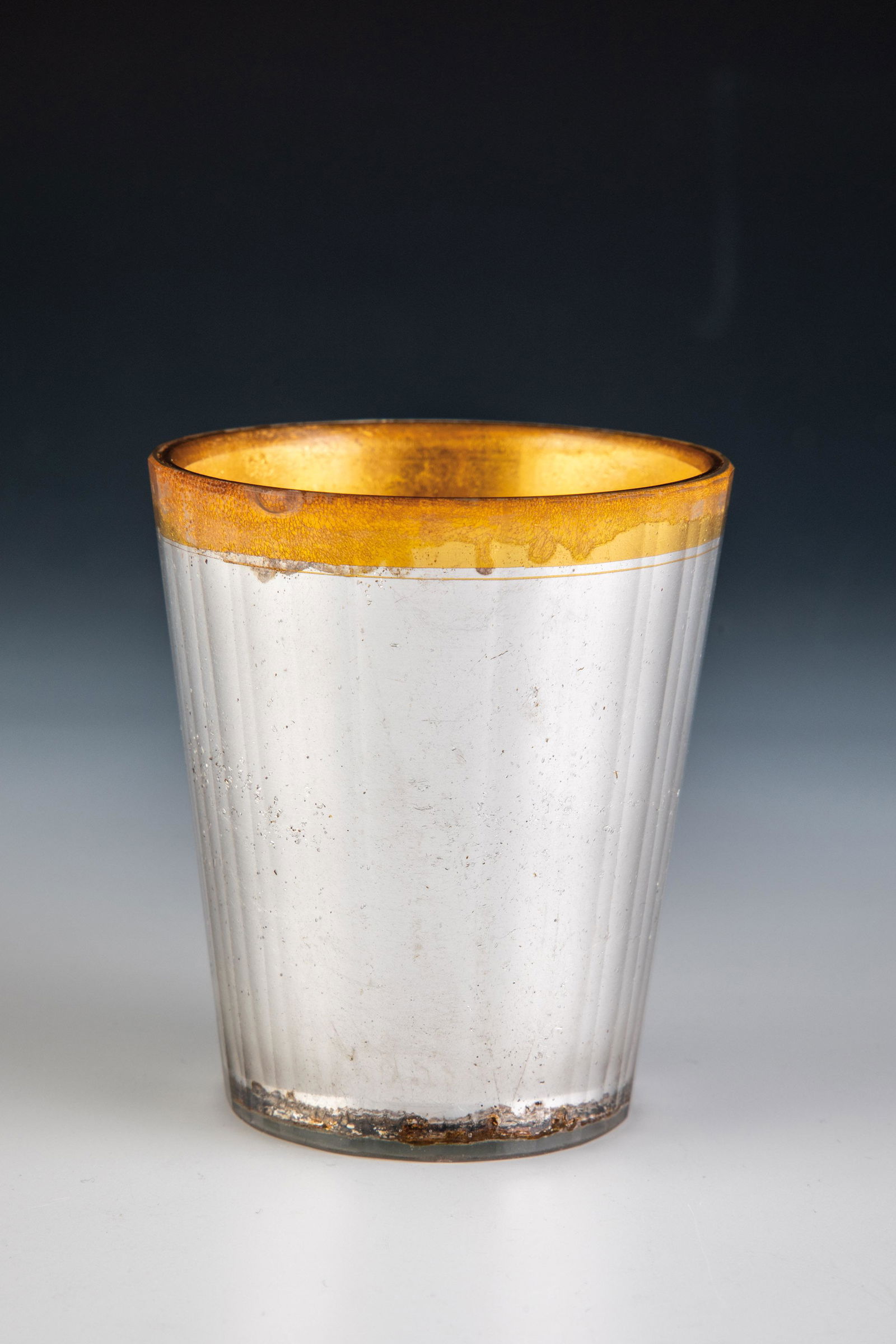 Seltener Becher (1 of 1)