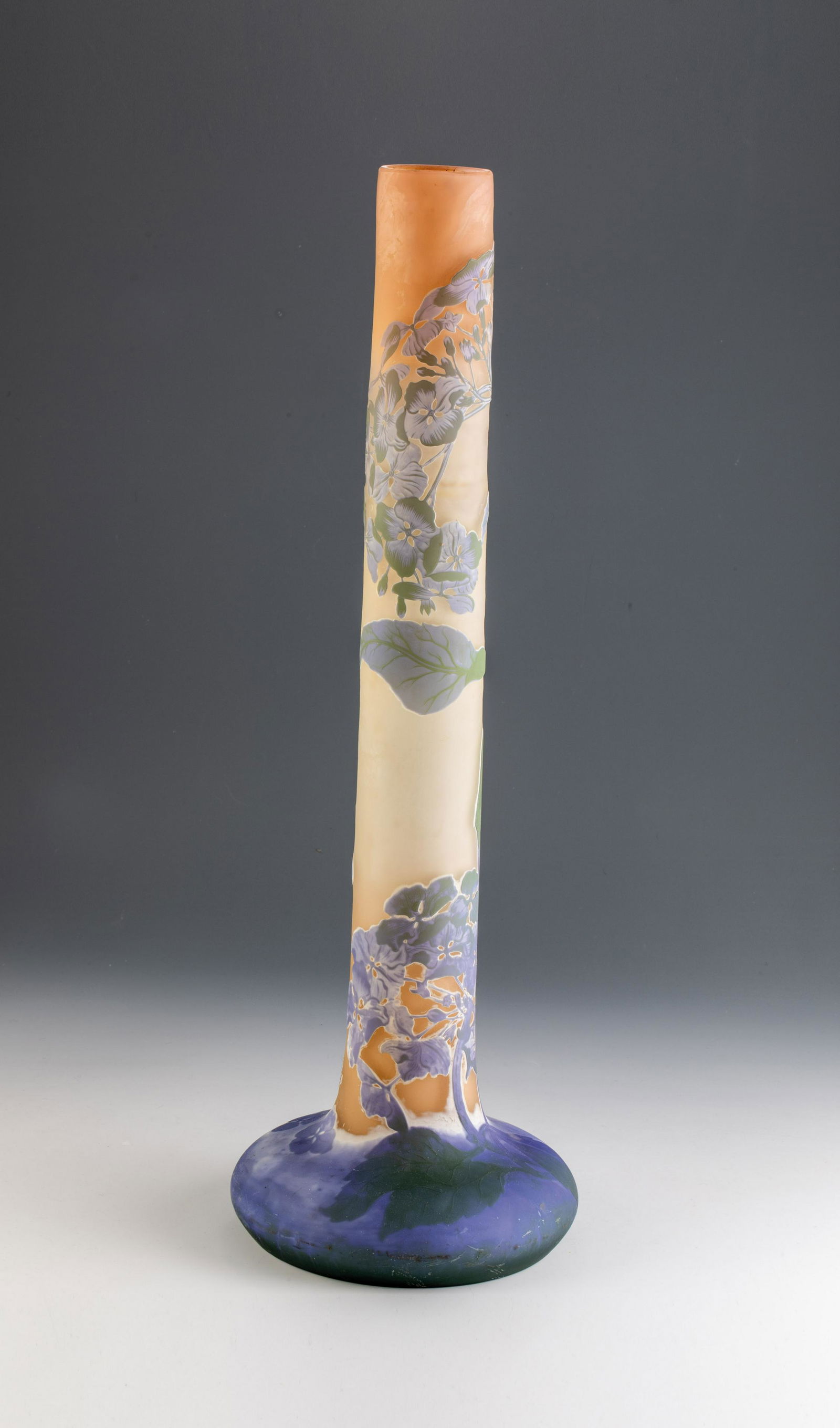 GroÃŸe Stangenvase mit Hortensie (1 of 1)