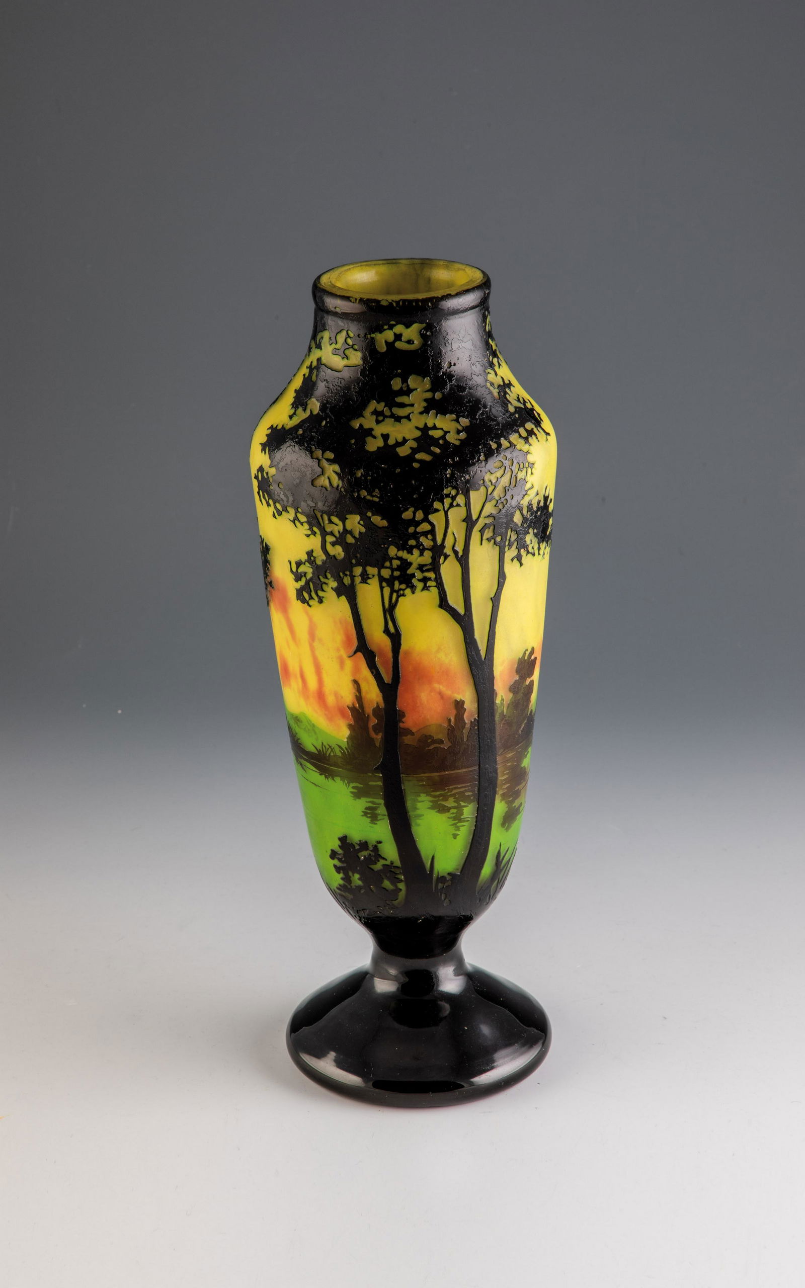 FuÃŸvase mit Seelandschaft (1 of 1)