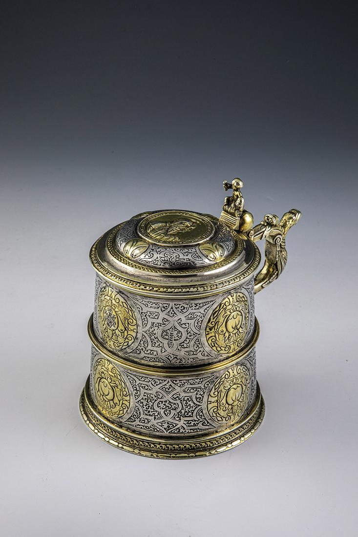 Seltener Deckelkrug der ungarischen Adelsfamilie Dobay aus Nagy-Doba (Sathmar) (1 of 3)