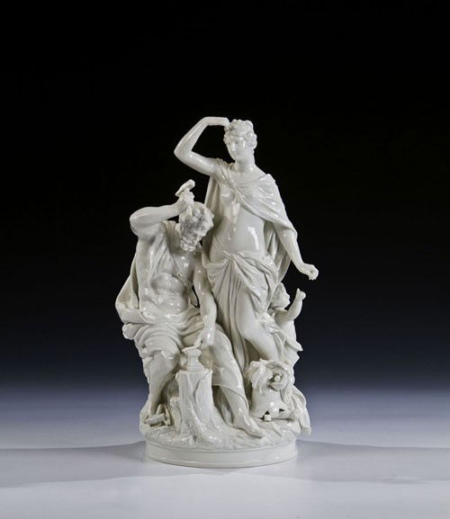 Thetis in der Schmiede des Hephaistos: Thetis in der Schmiede des Hephaistos KPM, Berlin, 1902 Auf rundem Natursockel Hephaistos eine neue Rüstung für Achilleus, den Sohn von Thetis, anfertigend. Weiß, unbemalt. Jahresbuchstabe B (1902)