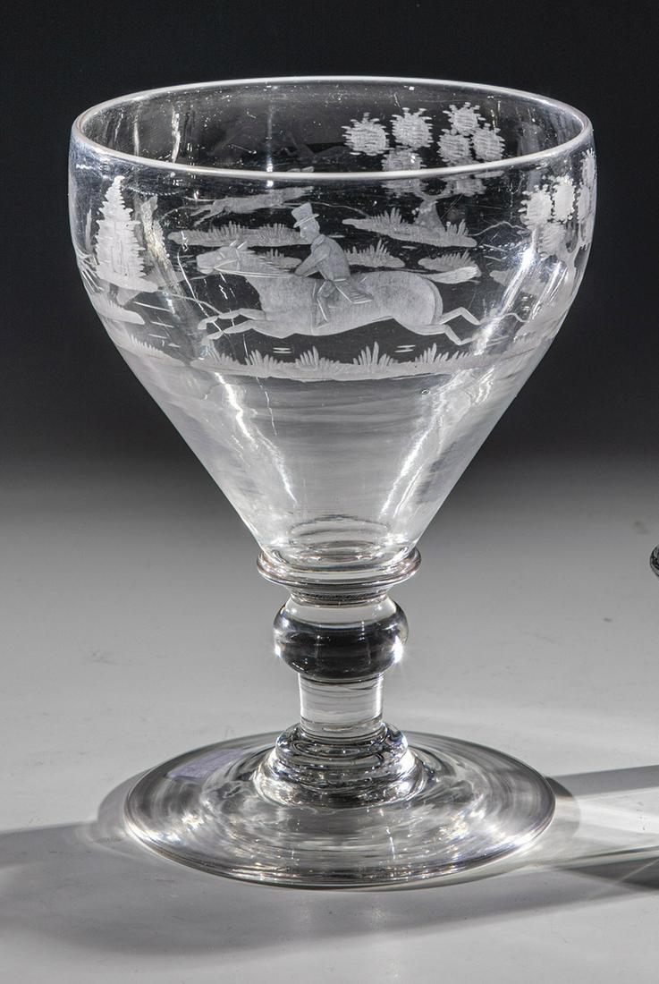 Cup with fox hunt: Goblet with fox hunting England, around 1800 Disc base with demolition. Baluster shaft with ring disc. The cup has a scene of a fox hunt with a rider, a fox and three hounds. H. 14,8 cm