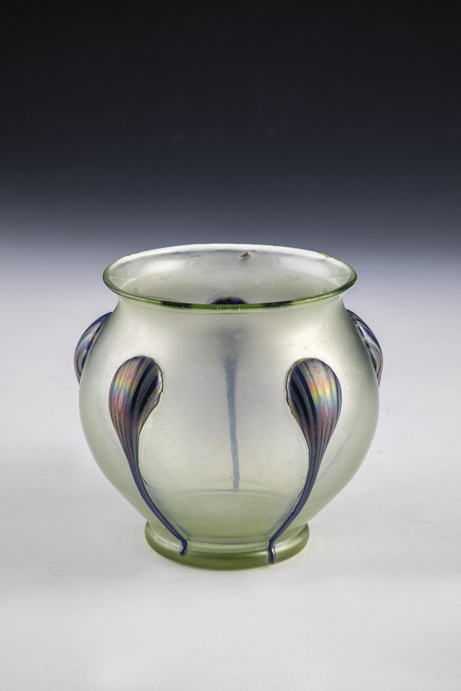 Small vase ''Zephyr Phenomenon Gre 1/18'' (1 of 1)