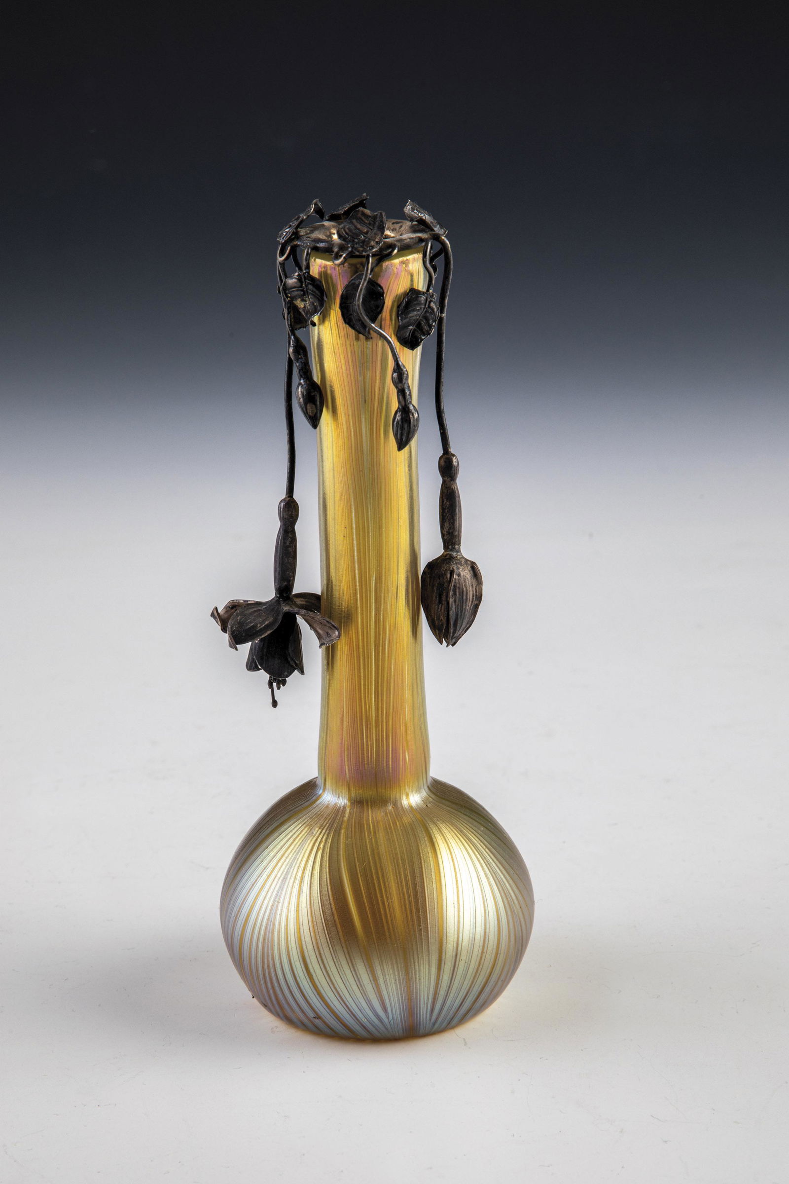 Small vase ''Candia Phenomenon Gre 202'' with silver mounting (1 of 1)