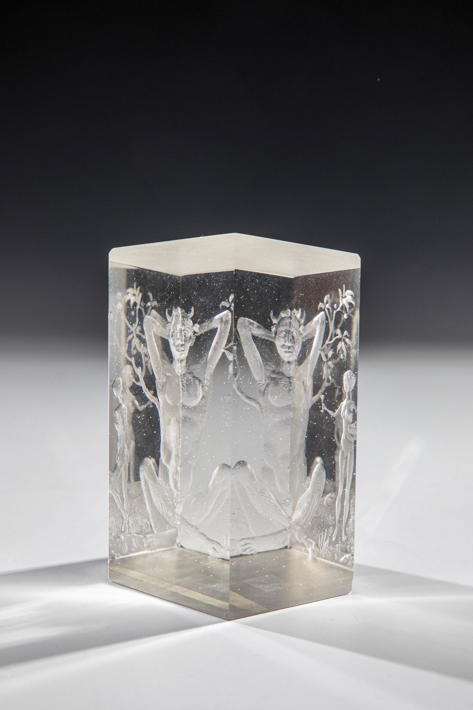 Glass block: Glass block Kristian Klepsch Colorless glass, molded, cut and polished. Monogrammed in engraving: KK. 11,5 x 8 x 10 cm