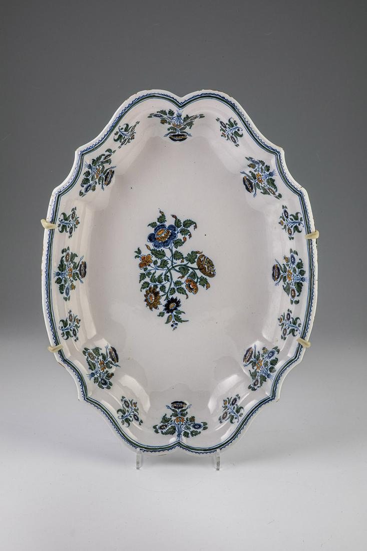 Large oval bowl: Large oval bowl France, 18th century. On mirror and flag in polychrome sharp fire colors painted bouquets of flowers. Minimal glaze abrasion on the rim. L. 43 cm
