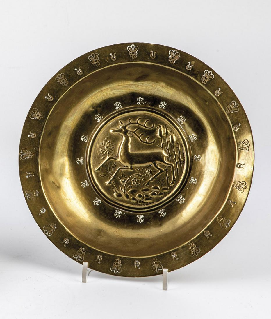 Small pelvis beater bowl with deer (1 of 1)