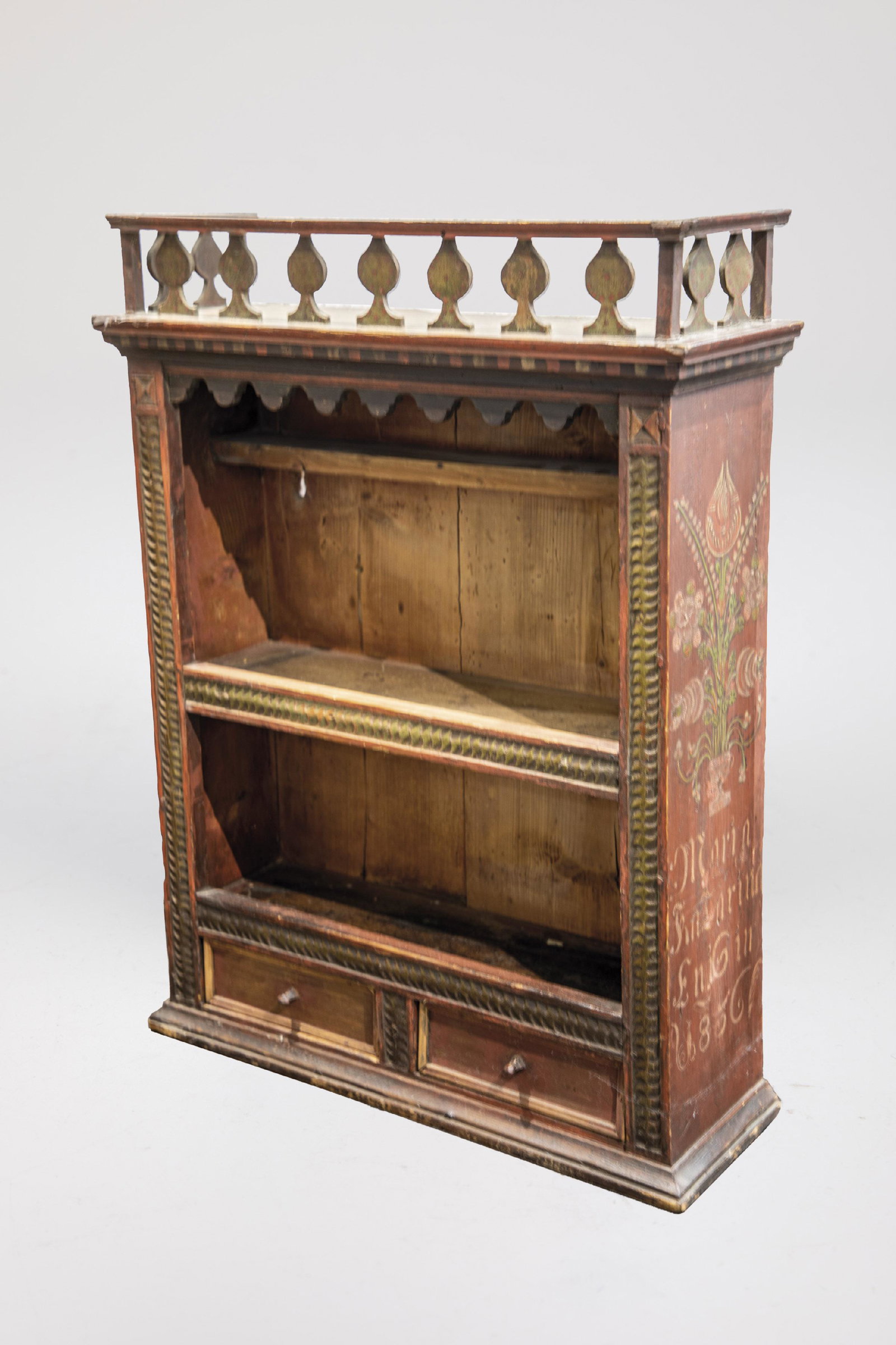 Wall cabinet for plates (1 of 1)