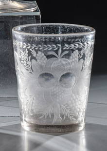 Mug with floral decoration: Goblet with floral decoration Bohemia, E. 17th century. Base with cut out demolition. Frontal cut floral arrangement with spheres. Symmetrically arranged reduction lenses on the back. Signs of age.