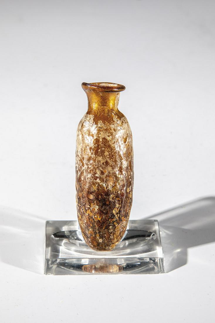 Vial: Vial Eastern Mediterranean, 1st-4th century A.D. Ground find. Brownish, honeycomb glass. H. 6,8 cm