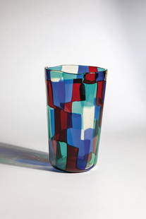 011 1Vase ''Pezzato'': Vase ''Pezzato'' Fulvio Bianconi (design), Venini, Murano, c. 1951 Colorless glass, with densely fused platelets ('tessere') in red, blue, green and light beige. H. 22 cm Lit.: Marino Barovier &