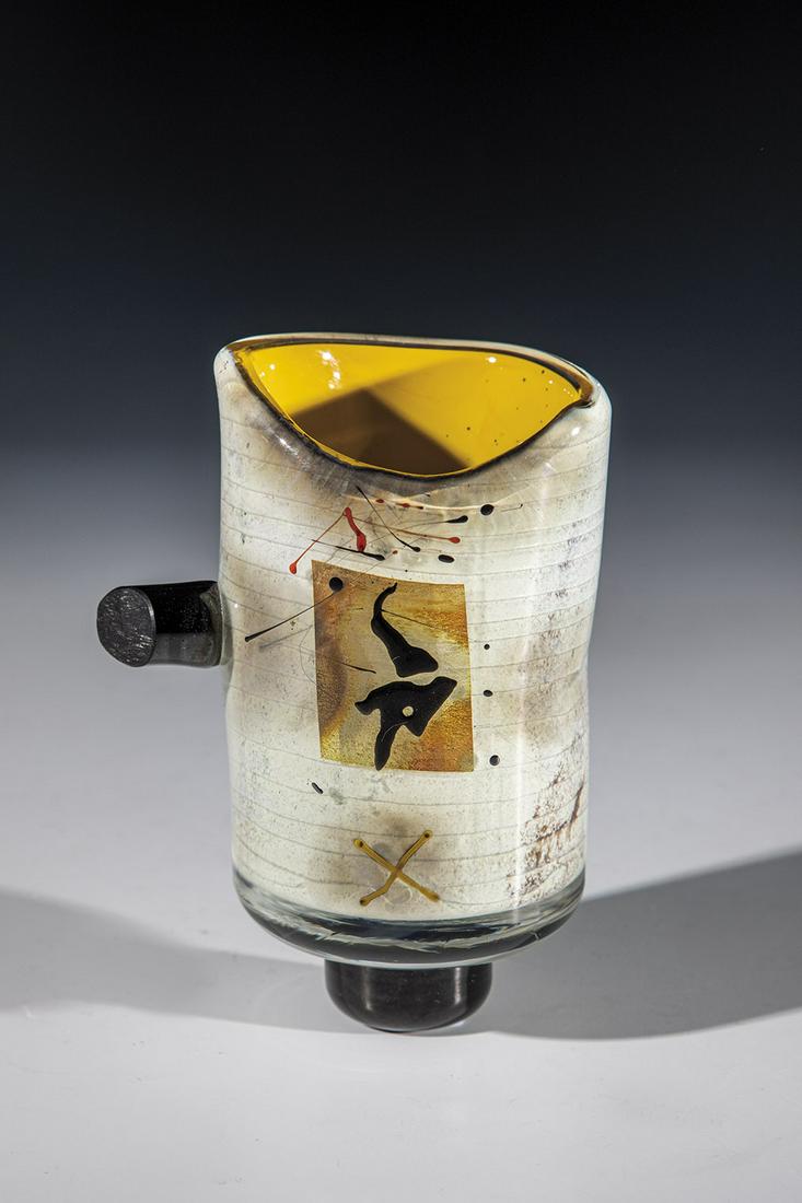 Object: Object Richard Meitner, 1981 Opaque yellow glass, the colorless top layer with colored meltings and fusions, partly iridescent. Inscribed in diamond scratch: R. Meitner '81 3-1-65. h. 12,5 cm Lit.: Ca