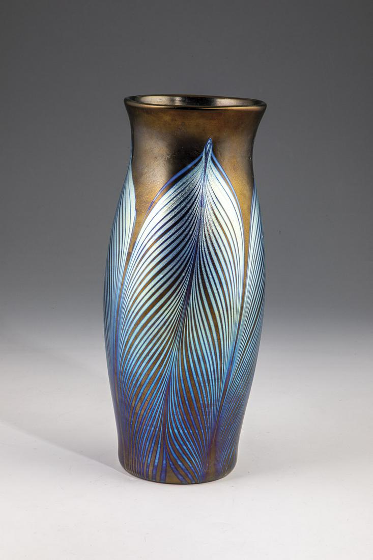 Vase ''ruby phenomenon Gre 166'' (1 of 2)