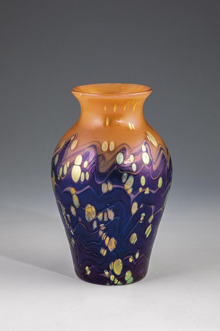 Vase ''neurot Cytisus'' (1 of 3)