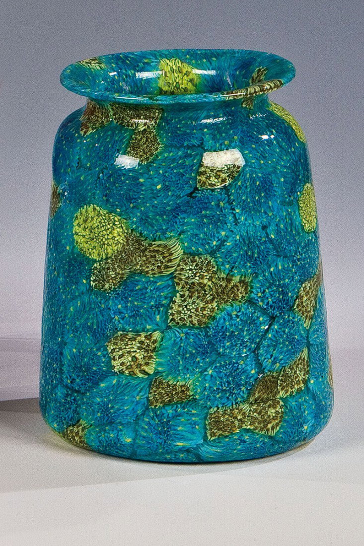 Vase ''Muschio'': Vase ''Muschio'' Ermanno Toso (Entwurf), Fratelli Toso, Murano, um 1950-55 Farbloses Glas mit eingeschmolzenen mehrfarbigen Murrine 'Muschio' (= Moos). H. 14,5 cm