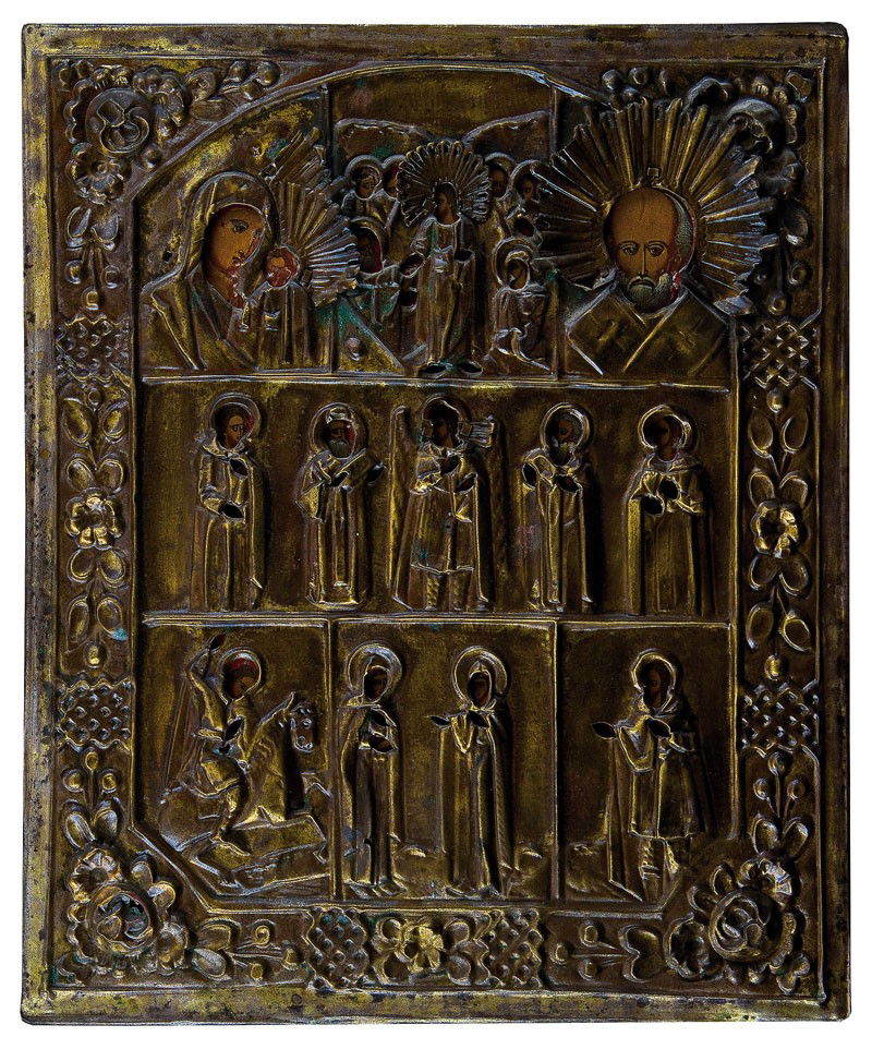 Zwei Ikonen mit Oklad: Katalogbeschreibung deutsch: Zwei Ikonen mit Oklad Russland, 19. Jh. Tempera auf Kreidegrund auf Holz. Darstellung ausgewählter Heiliger, bei einer Ikone über drei Register angeordnet. Kräftig rel